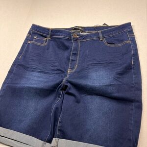 Denim shorts NWT, size 20
